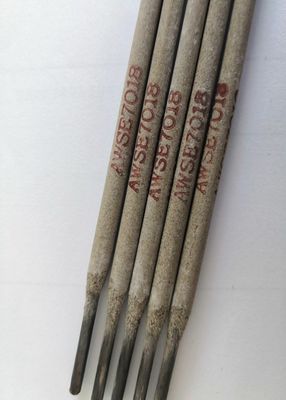 Acquistare AWS E7018 elettrodo di saldatura a bastoncini a basso idrogeno per strutture in acciaio al carbonio e in acciaio a bassa lega online manufacture