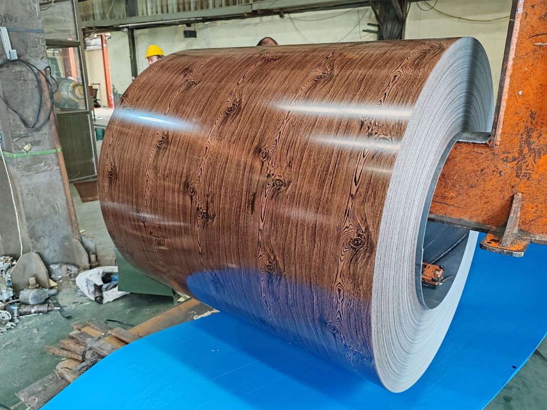 DX51D+Z Lamiera di acciaio zincata preverniciata con rivestimento superiore da 10–25 µm e spessore da 0,11–1,2 mm per pannelli da costruzione