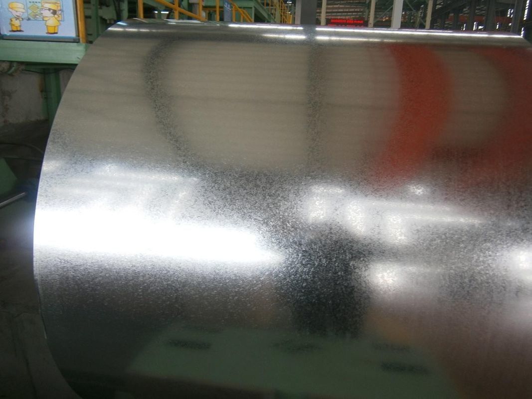 Bobina di acciaio zincato a caldo con superficie a spangle, larghezza 750-1250 mm e rivestimento di zinco 60-275 g/m² per applicazioni edili