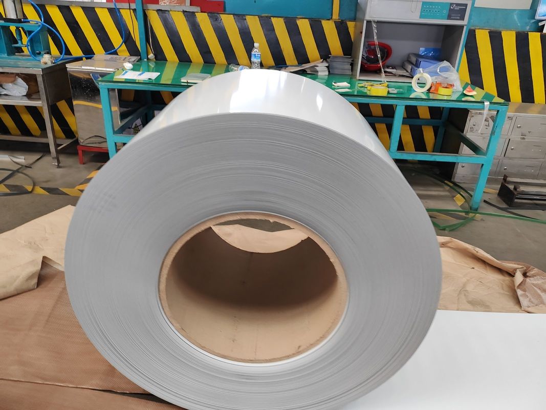 Bobina di acciaio preverniciato con trattamento superficiale all'acido cromico e ID bobina 508/610mm per pannelli di copertura e pareti