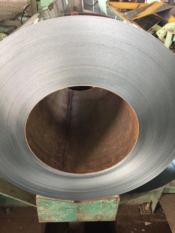 SGCC 0,35 mm Spangle regolare bobina di acciaio galvanizzato immersa a caldo con 600 ∼ 1250 mm di larghezza per tetti, pannelli di elettrodomestici e lavorazione di fogli di contenitori