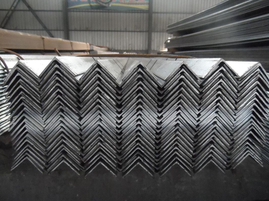 Acciaio strutturale angolare ASTM A36 S275JR Q235 con taglio personalizzato uguale e disuguale