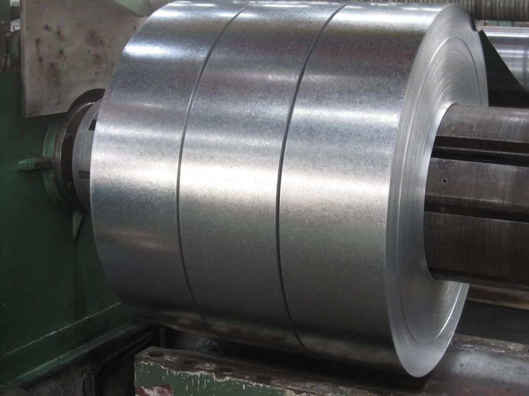 Striscia di acciaio zincato a caldo con lustrini regolari da 30–1500 mm con rivestimento in zinco Z40–Z450