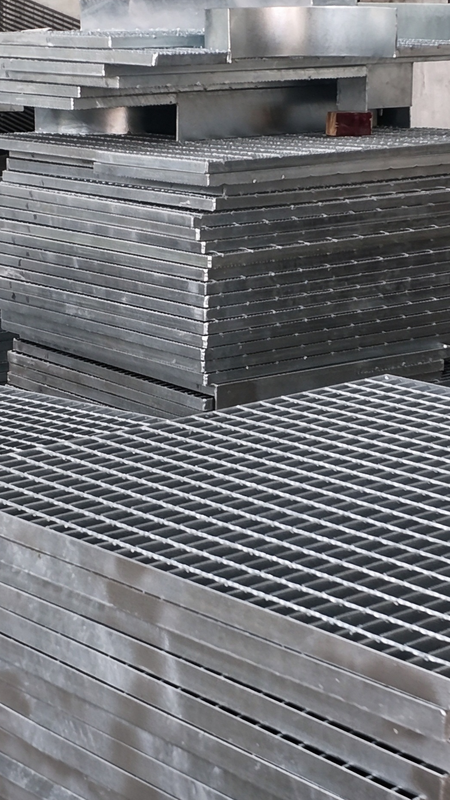 Griglie di barrette in acciaio galvanizzato a caldo da 25 × 3 mm per piattaforme di scaffalatura di magazzino