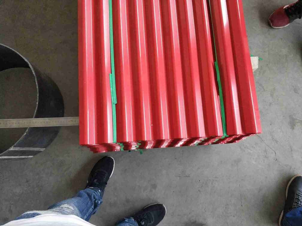 Pannelli leggeri in lamiera ondulata verniciata a colori per coperture e rivestimenti di pareti