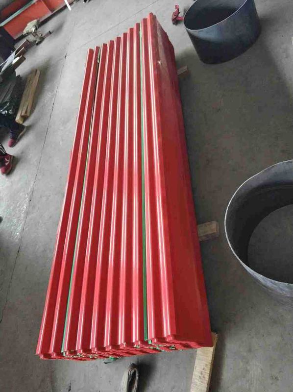 Il tetto in acciaio ondulato galvalume rivestito di colore riveste un ² da 50–180 g/m per materiali da costruzione