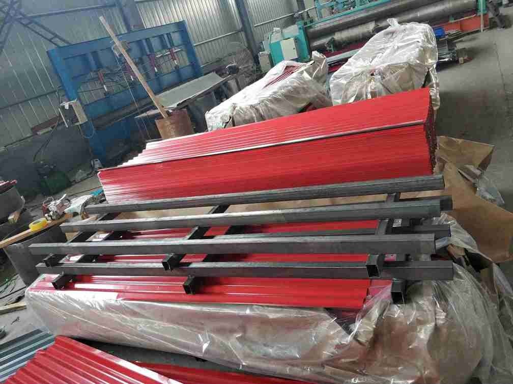 JIS G3322 CGLCC ASTM A792 Lastre di tetto in acciaio ondulato pre-tinto 1500 ∼ 3800 mm Lunghezza per tetti e rivestimenti murali