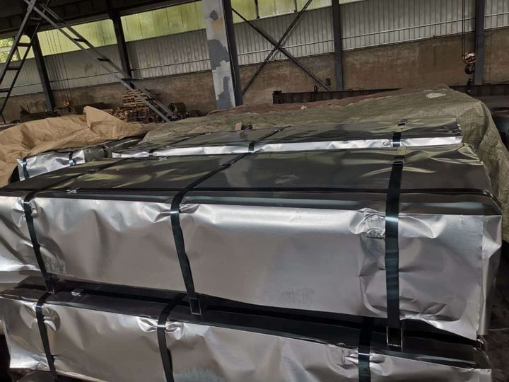Fogli di copertura in acciaio ondulato ricoperti di zinco per tetti industriali e commerciali