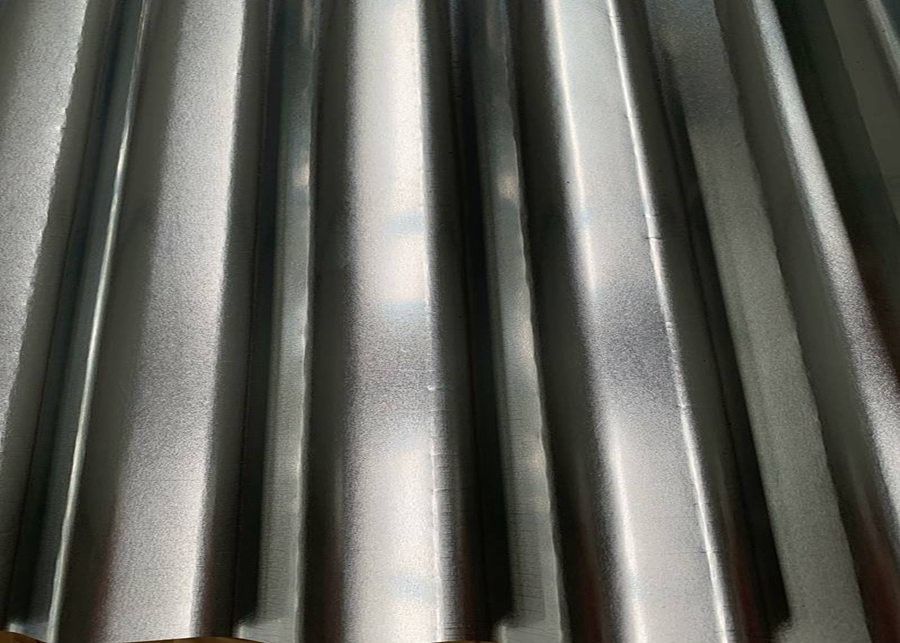 Pannello di copertura ondulato zincato SGCH pieno duro da 0,14 mm con larghezza effettiva di 1050 mm e rivestimento di zinco da 30-275 g/m²