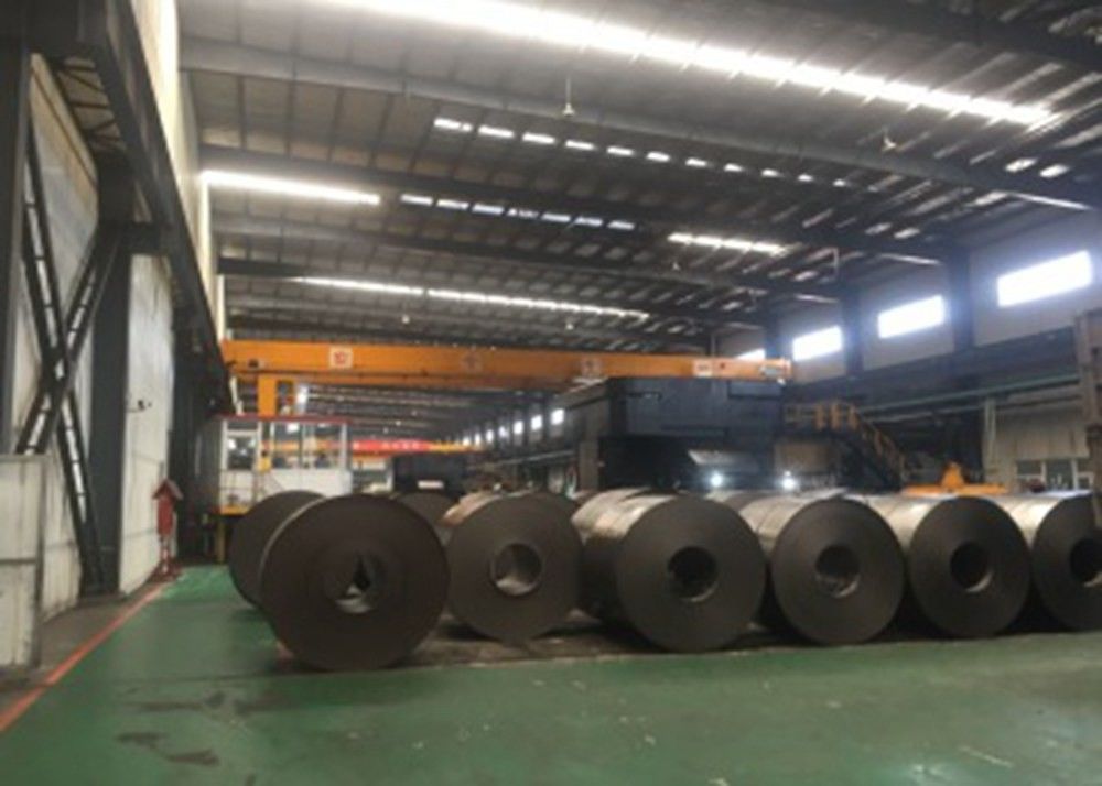 Normal Spangle Oiled JIS G3302 Hot Dip Galvanized Steel Coil con larghezza 35 ̊1250 mm per pannelli di mobili e lavorazione di fogli