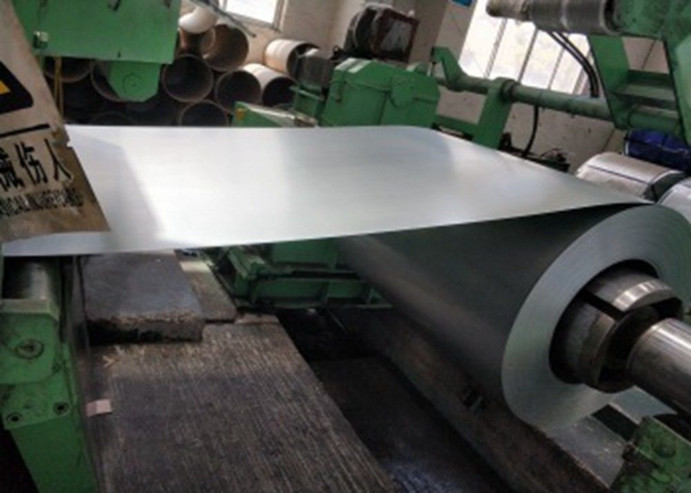 Normal Spangle Oiled JIS G3302 Hot Dip Galvanized Steel Coil con larghezza 35 ̊1250 mm per pannelli di mobili e lavorazione di fogli