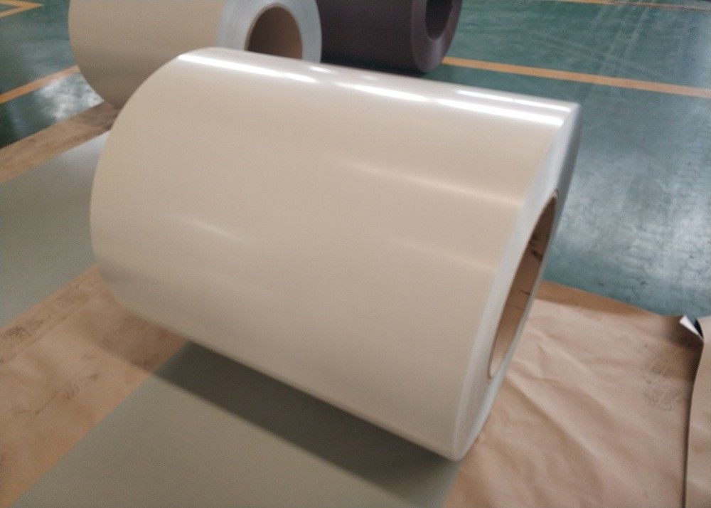PPGI JIS G3312 Acciaio Preverniciato Colorato con Larghezza 1000mm e Rivestimento Superiore 10-20µm per Pannelli di Copertura e Edilizia