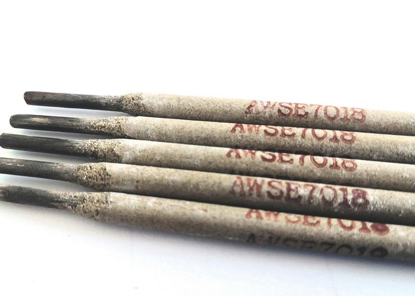AWS E7018 elettrodo di saldatura a bastoncini a basso idrogeno per strutture in acciaio al carbonio e in acciaio a bassa lega